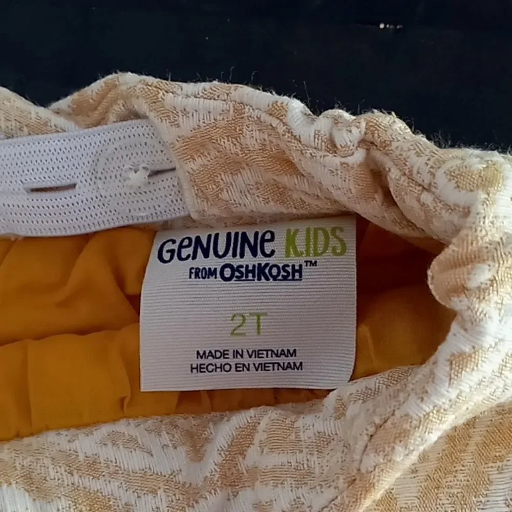 GENUINE KIDS FROM OSHKOSH cream skirt size2T